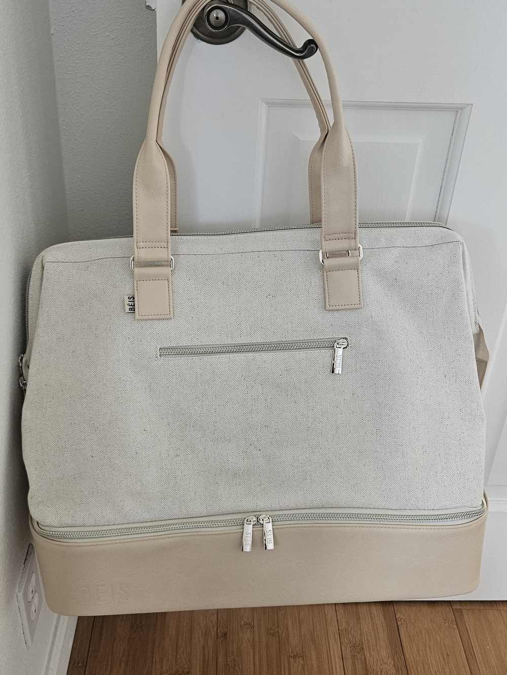 Beis "The Weekender" In Beige